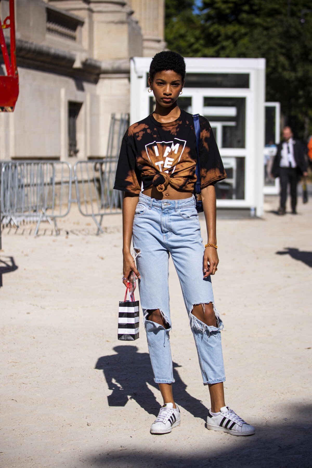 Look Camiseta Jeans Feminino