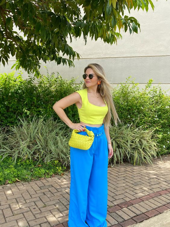 Look Azul E Amarelo Feminino