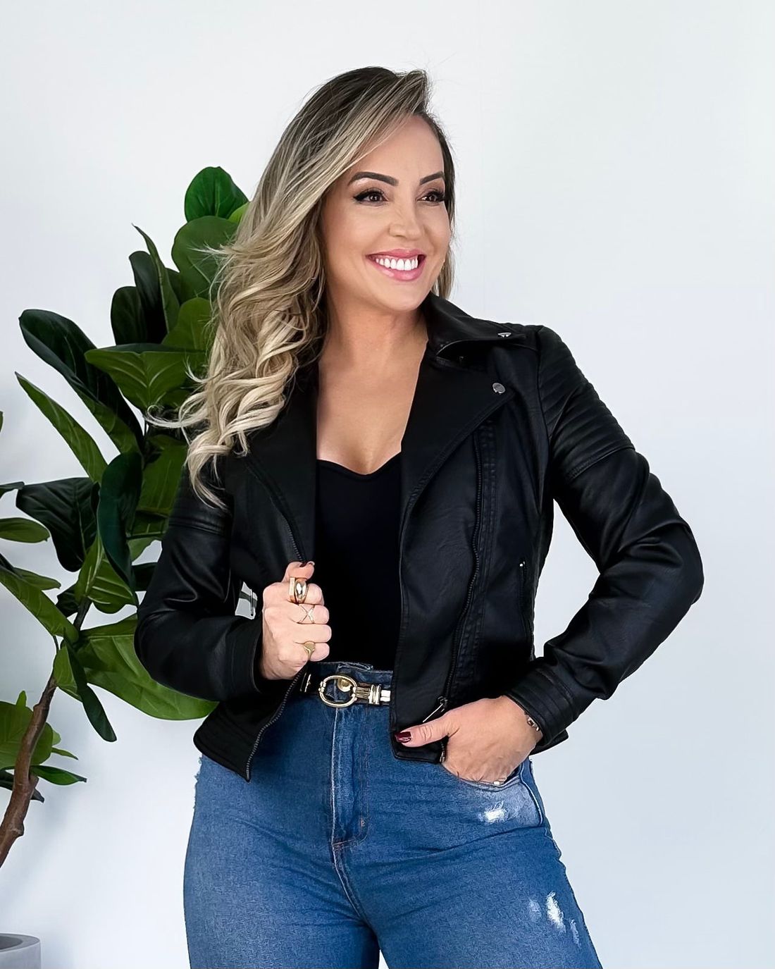 Look Com Jaqueta Preta Feminino